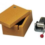 Caja de madera para aplicación de manivela musical simple