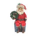 6011487 – Papá Noel 9cm Sentado con Corona en la Mano Santa Sitting on Gifts Mini Figurine 6011487 Traditional Heartwood Creek Collection pai natal jim shore