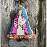 Colgante Campana María con Niño en tela: Artesanía Ucrania