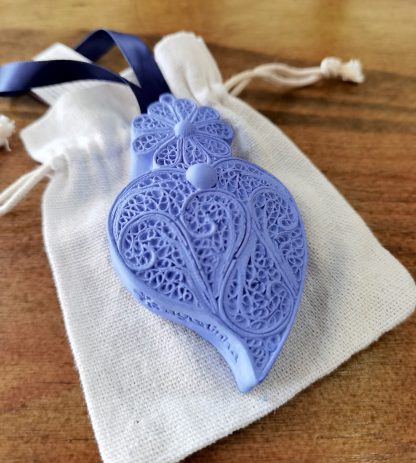Coração grande Azul em saco de Linho aroma Brisa do Mar : corazón de yeso en bolsa de lino agostinha flor