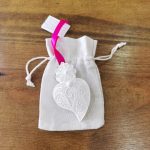 Coração grande Branco em saco de Linho aroma Jasmim corazón de yeso en bolsa de lino flores agostinha
