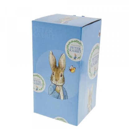 Peter RabbitA20957Enesco has been producing The World of Beatrix Potter  Peter Rabbit Brings Flowers A29579 pedrito coelho coneto peter rabbit
