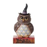 Owl Halloween Pint Figurine6012749"Halloween Hoot" Designed in the iconic style of Jim Shore, this Halloween owl perches on his spooky book of spells.  mocho búho