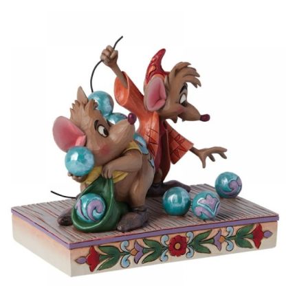 Jaq & Gus Figurine6015020Ahead of Cinderella's 75th Anniversary in 2025, we have Gus & Jaq helping thread Cinderella's pearls.  disney ratinhos cinderela