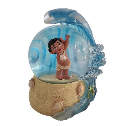 Baby Moana Waterball6016306Capture the magic of Disney's Moana with this enchanting Baby Moana Waterball. The beloved character is charmingly recreated in this beautiful piece, surrounded by a shimmering flurry of water that brings the seascape to life. This delightful keepsake is the perfect gift for Disney aficionados, capturing Moana's spirit of adventure and joy. globo de neve bola nieve