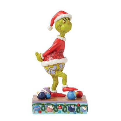 Figura del Grinch pisando adornos navideños